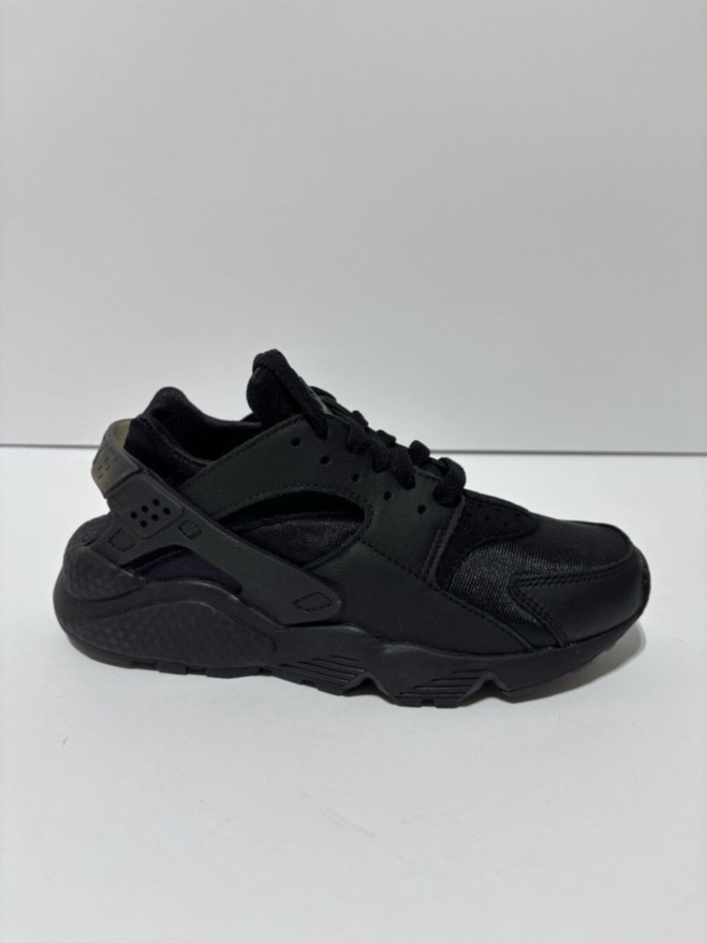 Nike Women’s Air Huarache Black Sneakers, Size 6 M